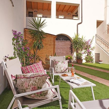 Apartments Villa Bougainville San Felice del Benaco Dış mekan fotoğraf