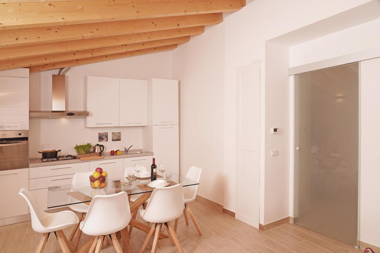 Apartments Villa Bougainville San Felice del Benaco Dış mekan fotoğraf