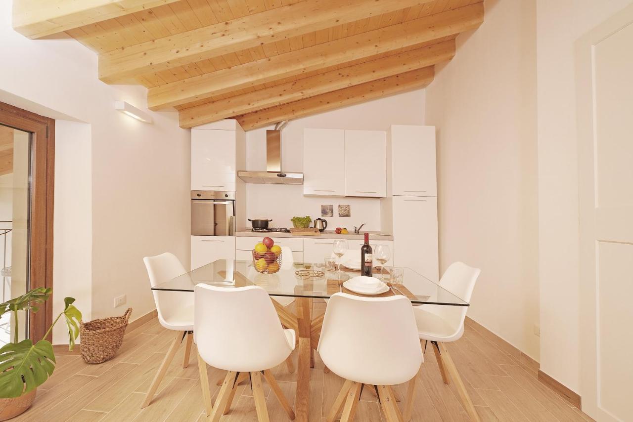 Apartments Villa Bougainville San Felice del Benaco Dış mekan fotoğraf