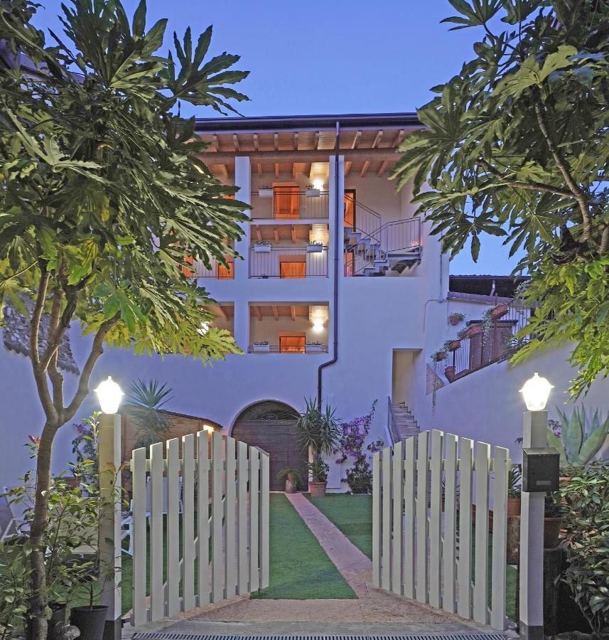 Apartments Villa Bougainville San Felice del Benaco Dış mekan fotoğraf