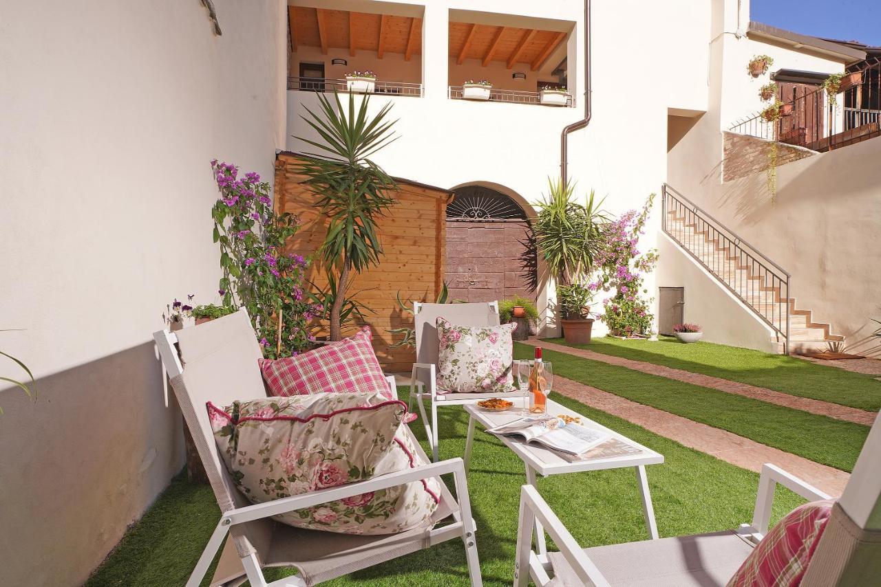 Apartments Villa Bougainville San Felice del Benaco Dış mekan fotoğraf