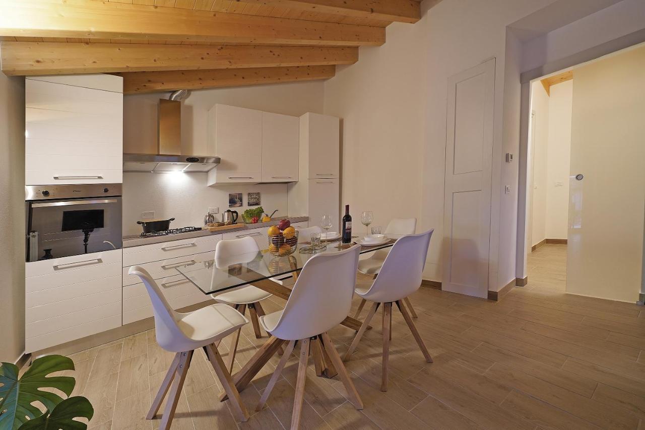 Apartments Villa Bougainville San Felice del Benaco Dış mekan fotoğraf
