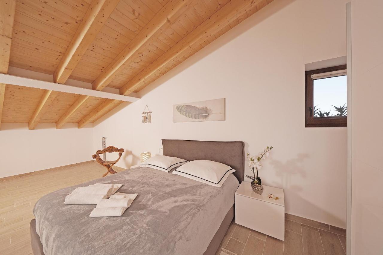 Apartments Villa Bougainville San Felice del Benaco Dış mekan fotoğraf
